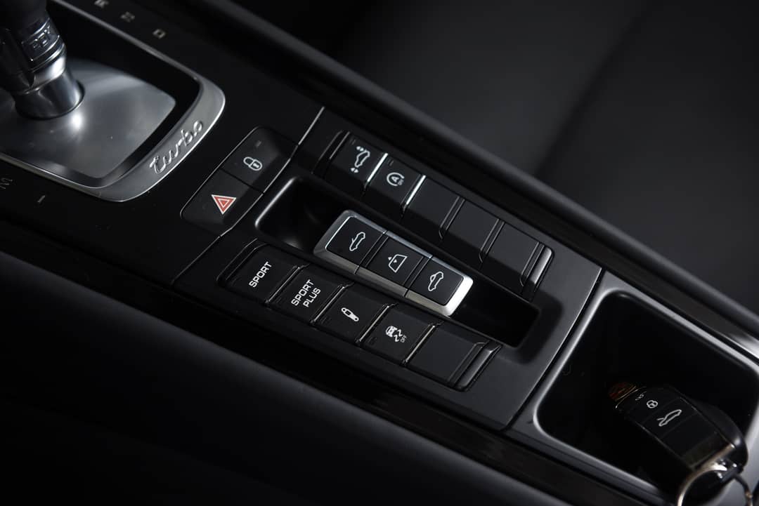2015 Porsche 911 Turbo — photo 27