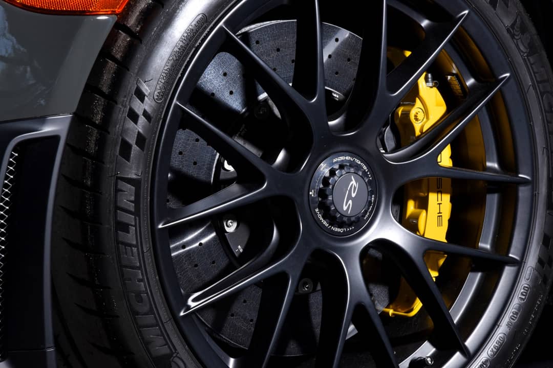 2018 Porsche 911 GT2 RS — photo 12