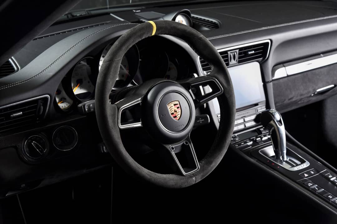 2018 Porsche 911 GT2 RS — photo 25