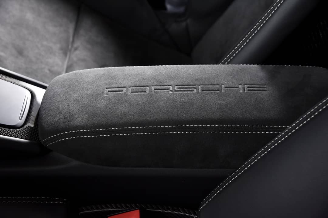 2018 Porsche 911 GT2 RS — photo 35