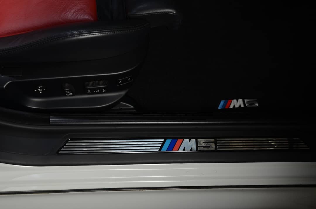 2000 BMW M5 — photo 11