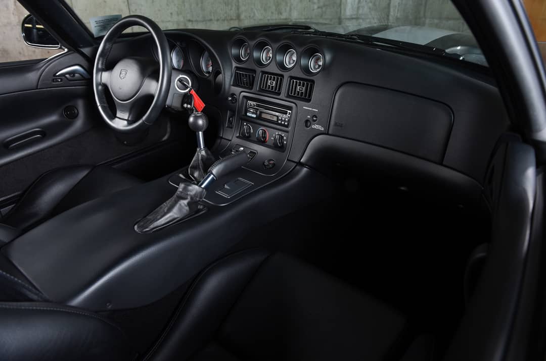 2002 Dodge Viper GTS — photo 32