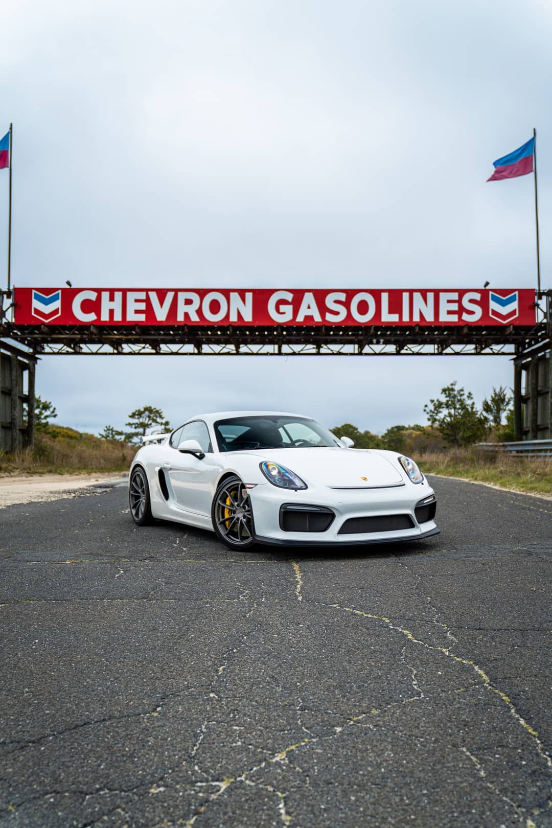 2016 Porsche Cayman GT4 — photo 2