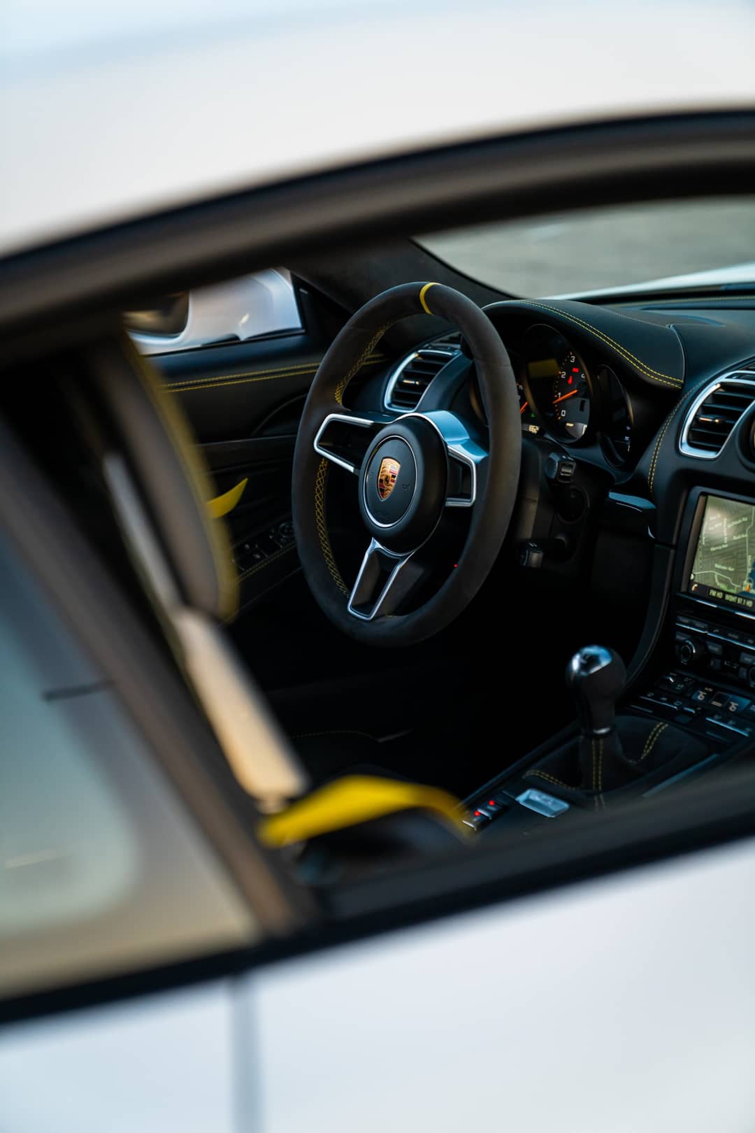 2016 Porsche Cayman GT4 — photo 11