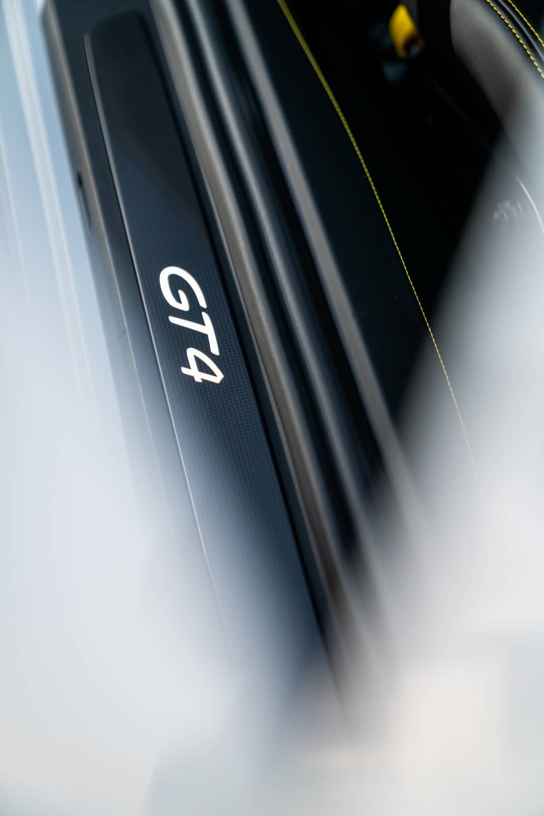 2016 Porsche Cayman GT4 — photo 14