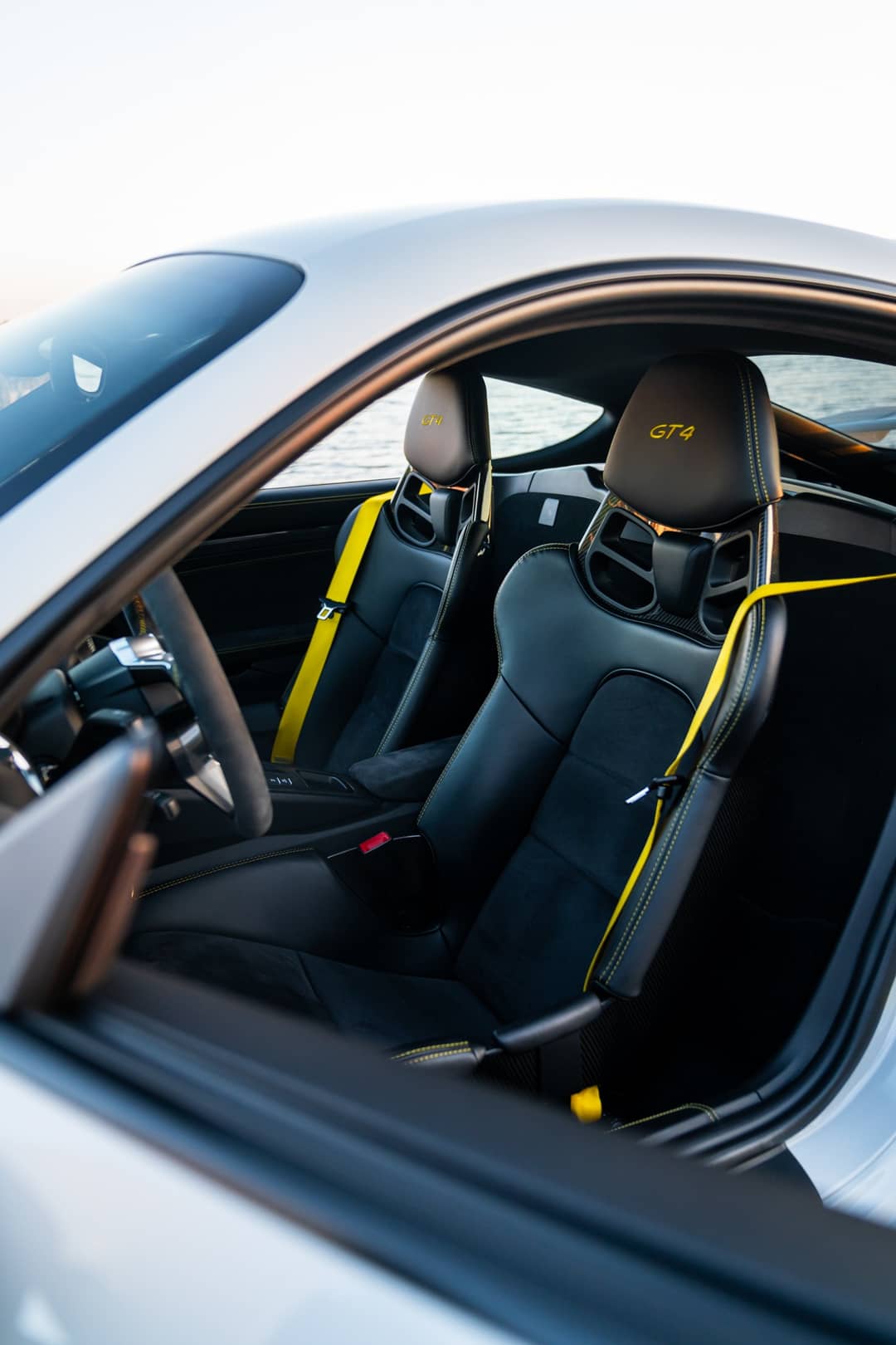 2016 Porsche Cayman GT4 — photo 5