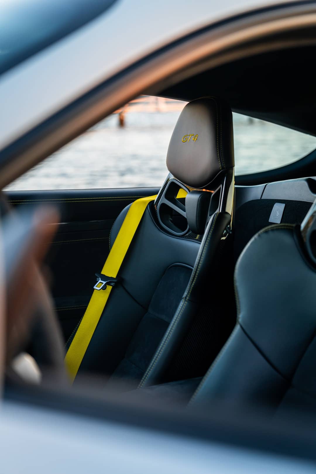2016 Porsche Cayman GT4 — photo 7