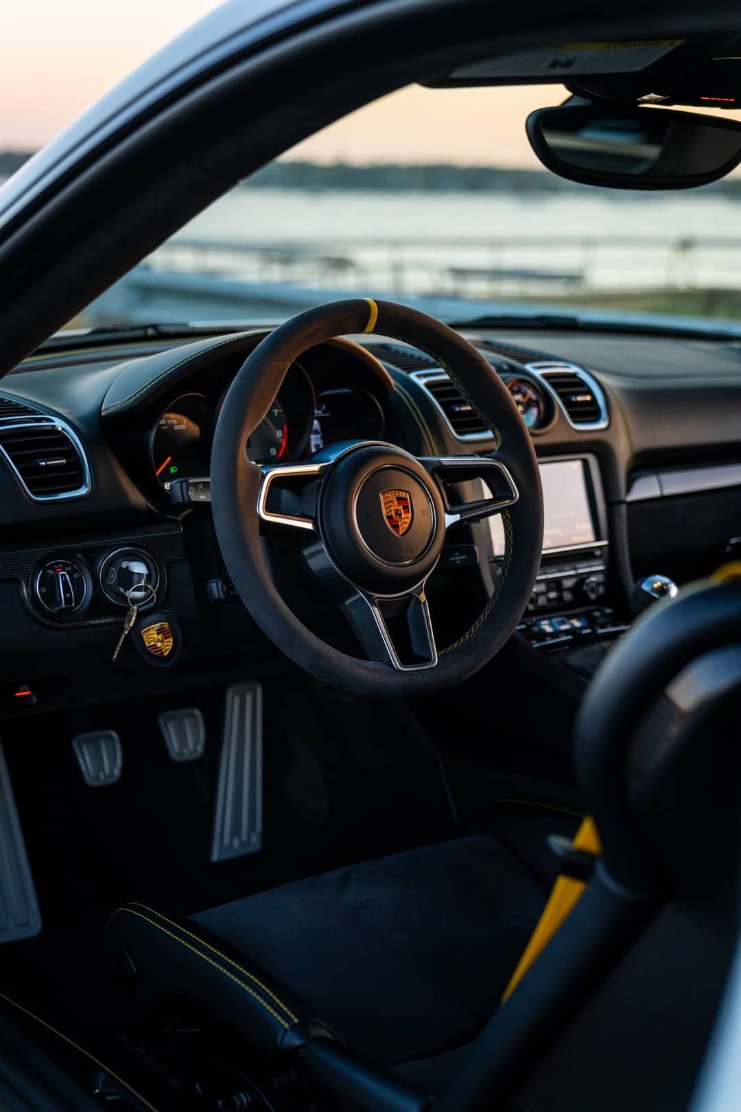 2016 Porsche Cayman GT4 — photo 8