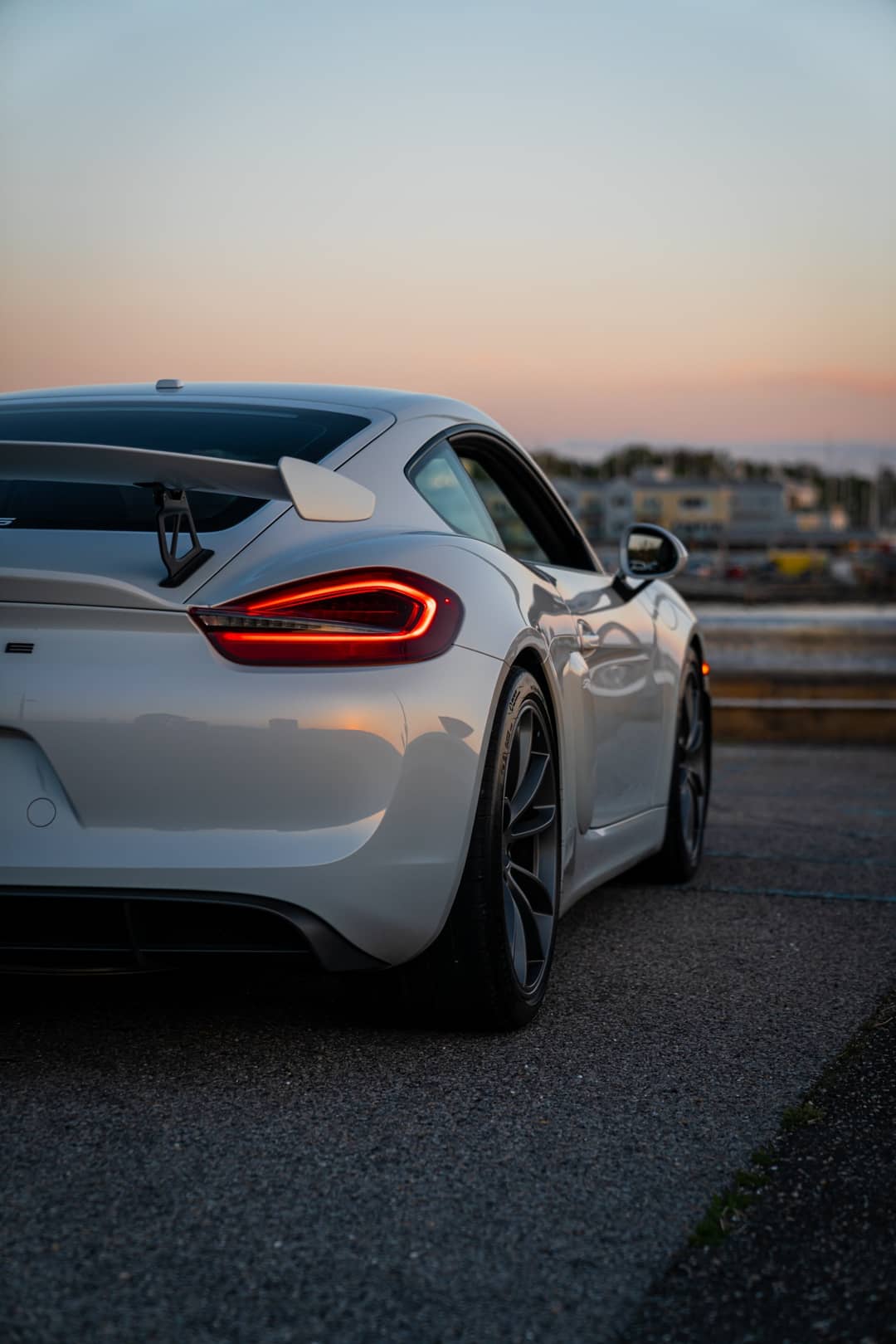 2016 Porsche Cayman GT4 — photo 10