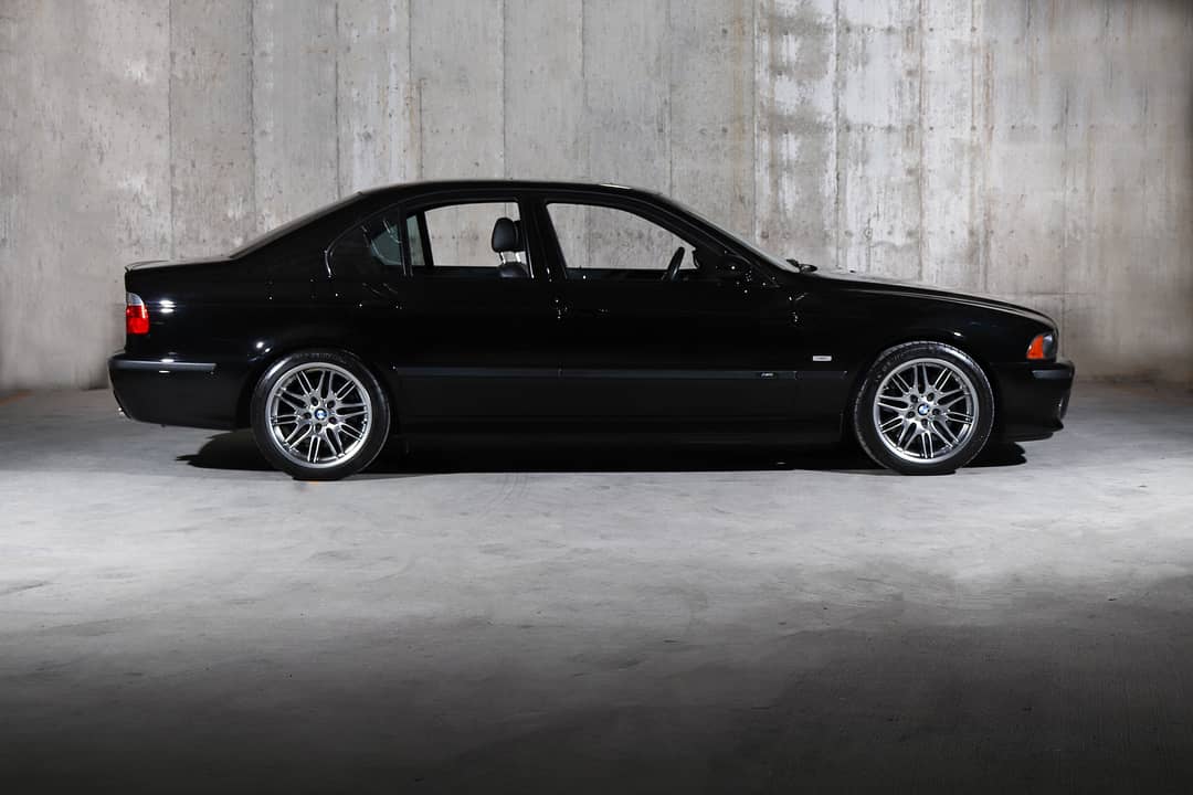 2002 BMW M5 — photo 2