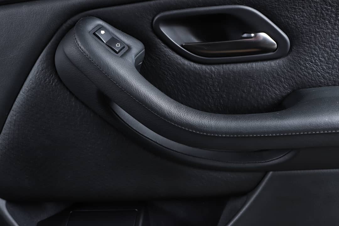 2002 BMW M5 — photo 33