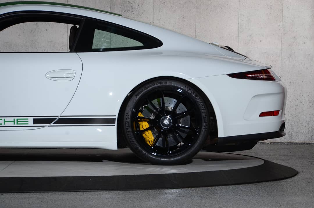 2016 Porsche 911 R — photo 17