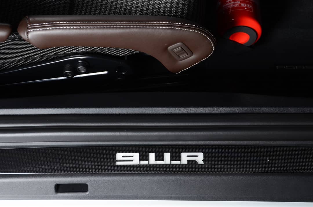 2016 Porsche 911 R — photo 36