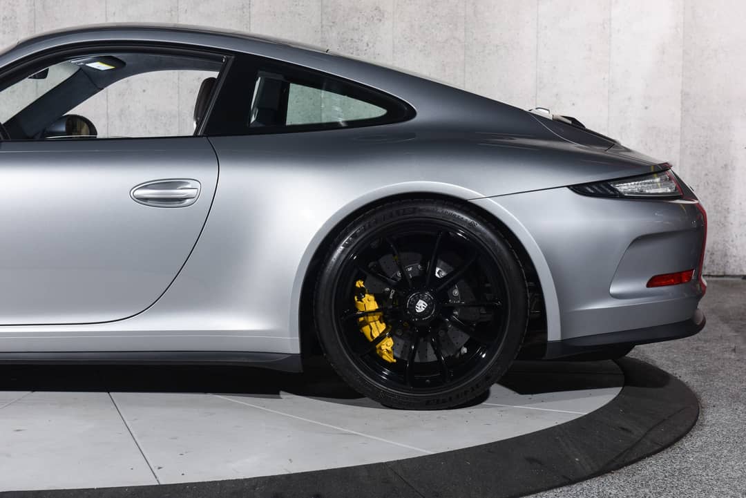 2016 Porsche 911 R — photo 20