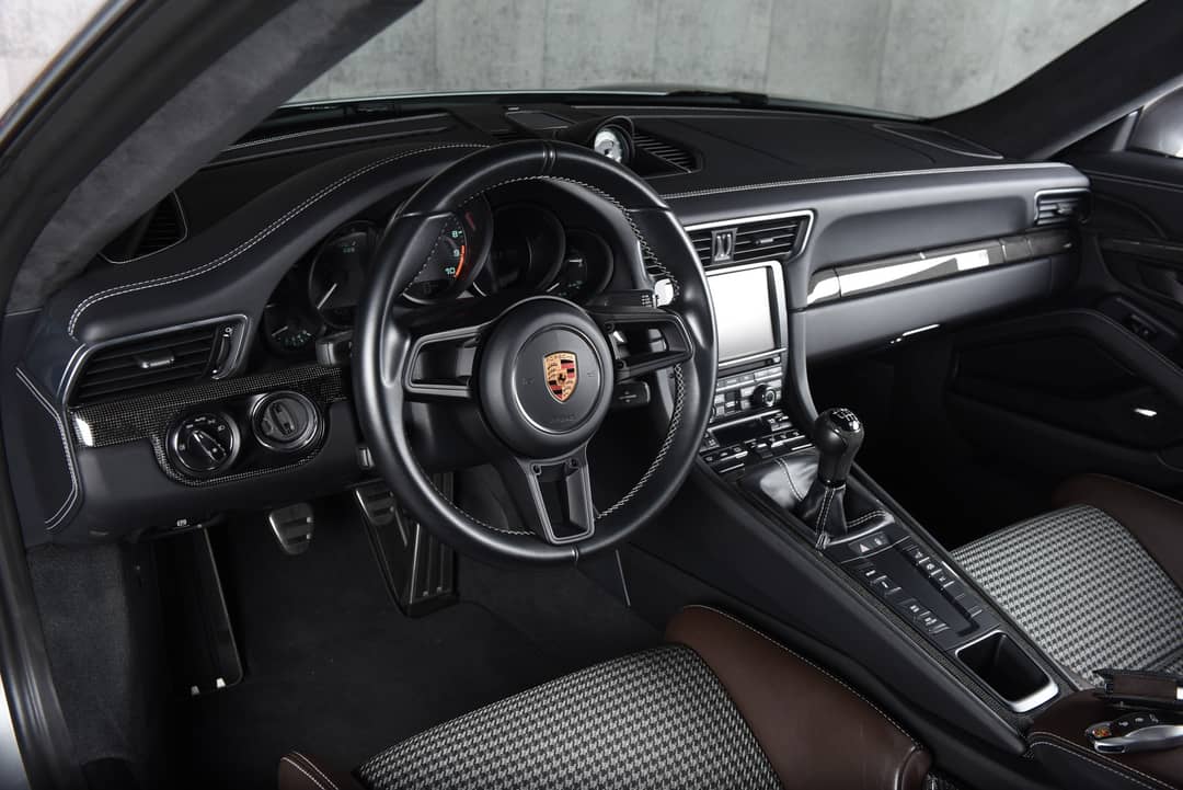 2016 Porsche 911 R — photo 27