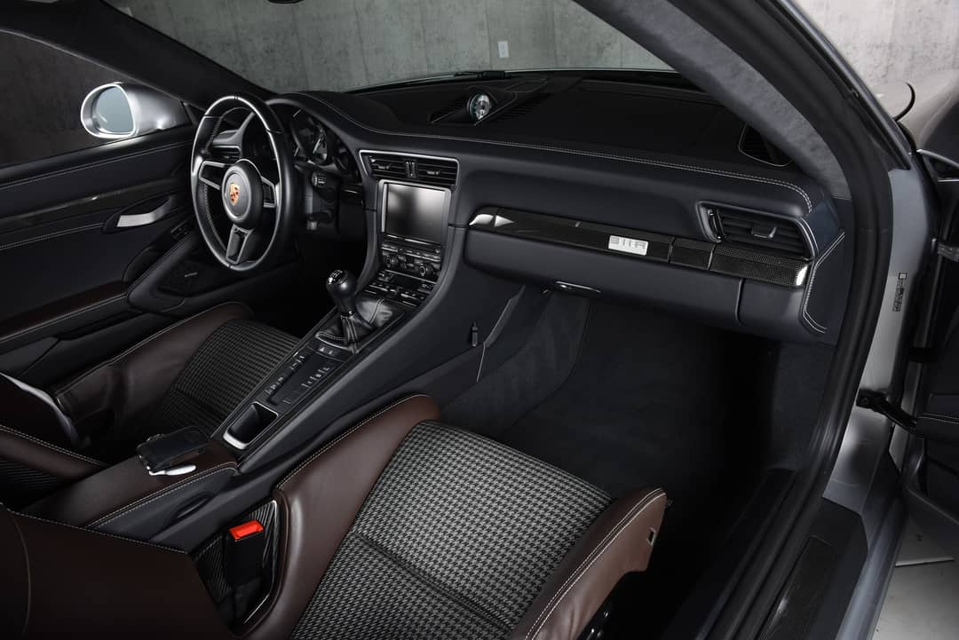 2016 Porsche 911 R — photo 36