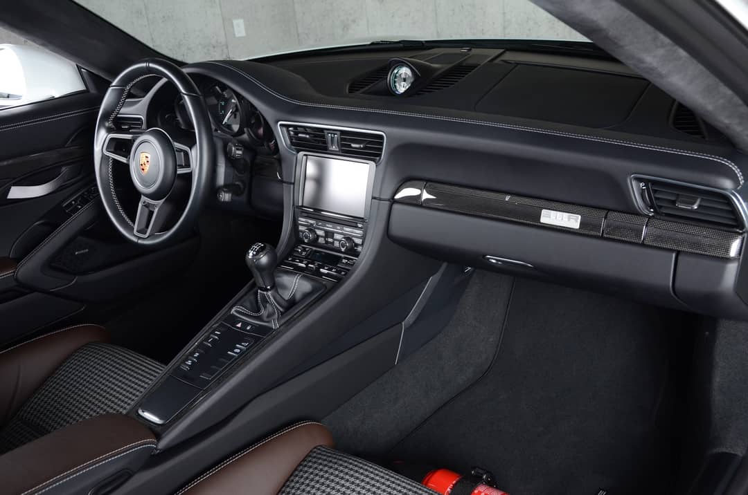 2016 Porsche 911 R — photo 23