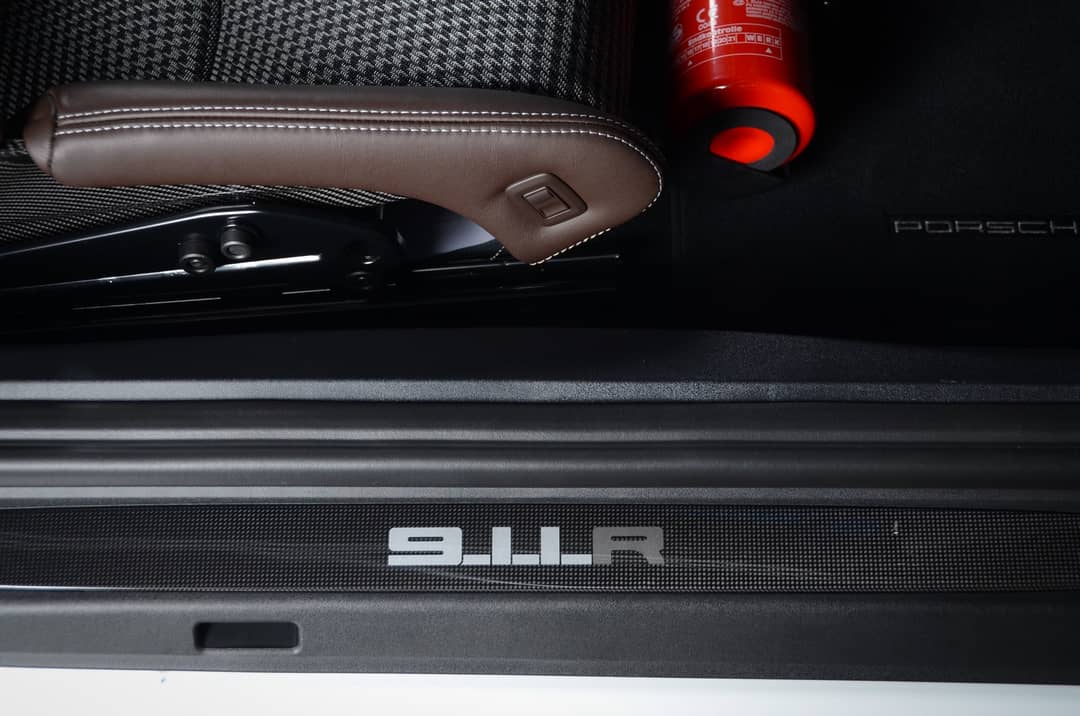 2016 Porsche 911 R — photo 24
