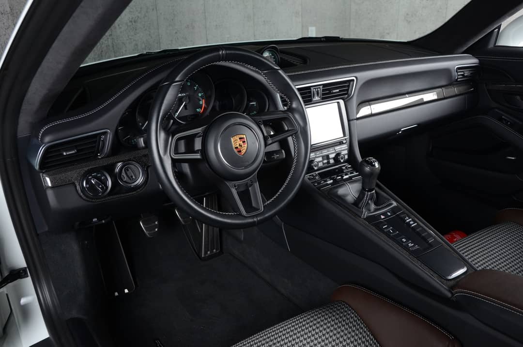 2016 Porsche 911 R — photo 32