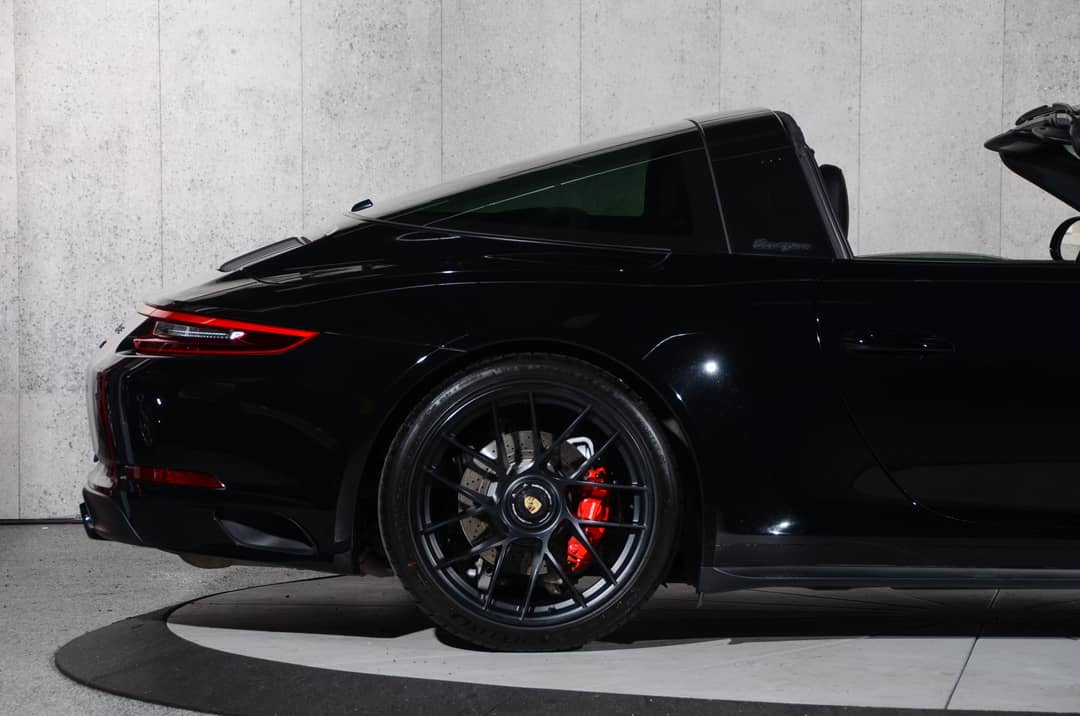 2018 Porsche 911 Targa 4 GTS — photo 2