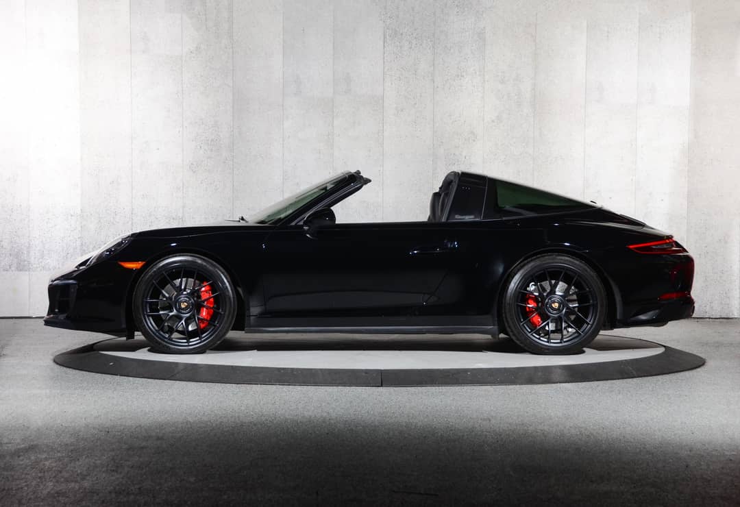 2018 Porsche 911 Targa 4 GTS — photo 11
