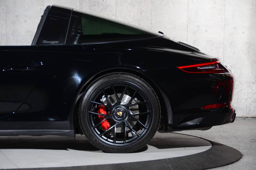 2018 Porsche 911 Targa 4 GTS — photo 12