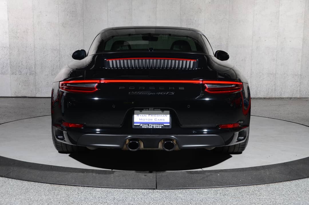 2018 Porsche 911 Targa 4 GTS — photo 15