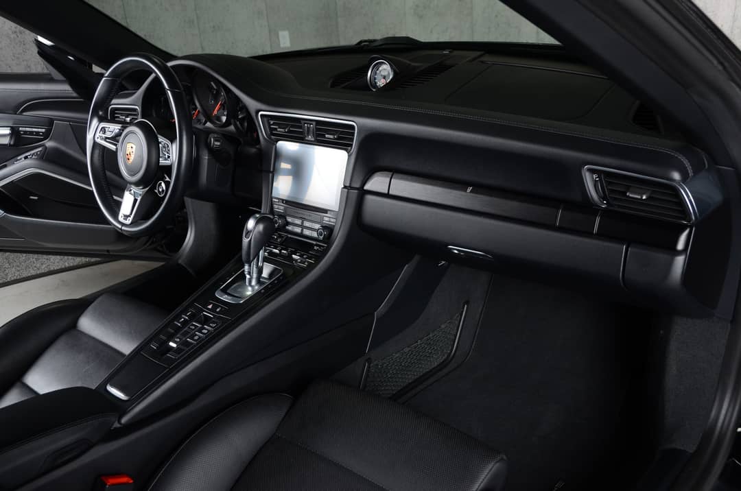 2018 Porsche 911 Targa 4 GTS — photo 18