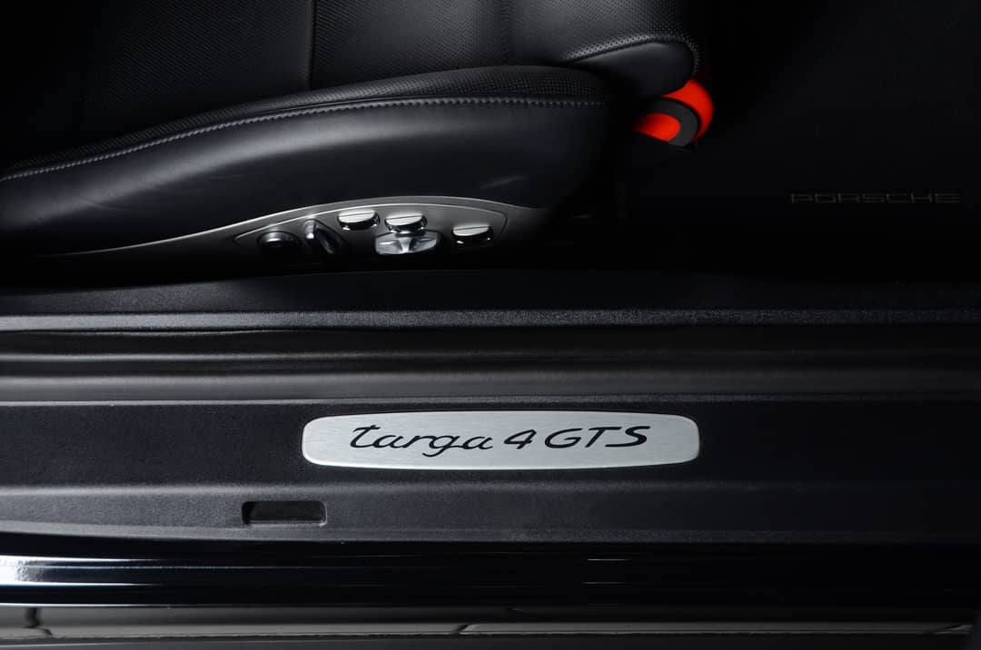 2018 Porsche 911 Targa 4 GTS — photo 19