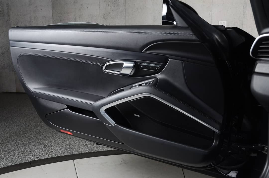 2018 Porsche 911 Targa 4 GTS — photo 21