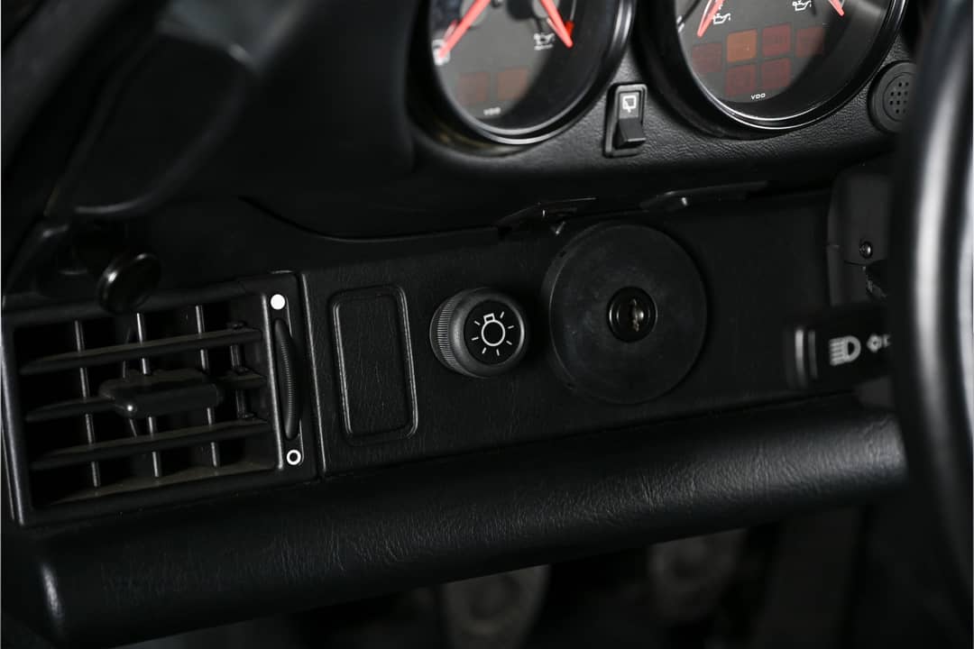 1989 Porsche 911 Carrera 4 — photo 7