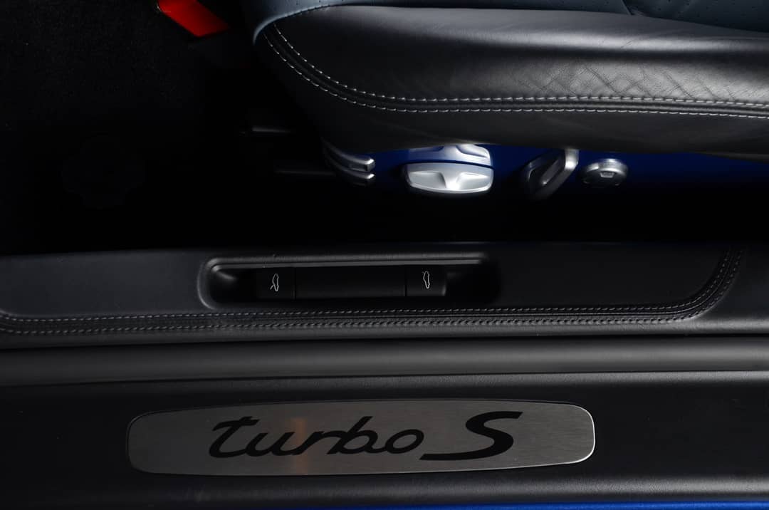 2011 Porsche 911 Turbo S — photo 47