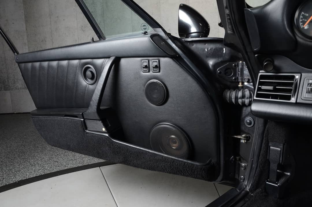 1990 Porsche 911 Carrera 2 Coupe RWD — photo 16