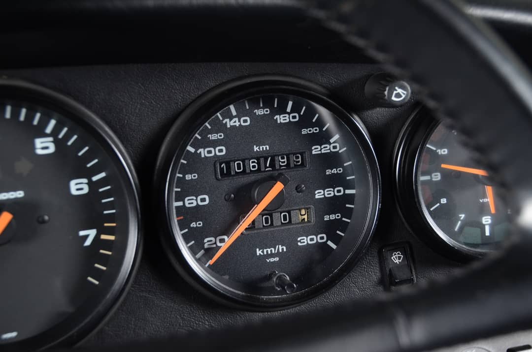 1990 Porsche 911 Carrera 2 Coupe RWD — photo 23