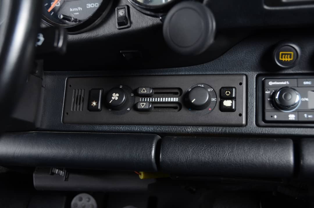 1990 Porsche 911 Carrera 2 Coupe RWD — photo 24