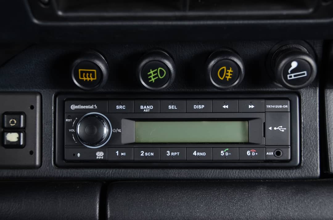 1990 Porsche 911 Carrera 2 Coupe RWD — photo 25