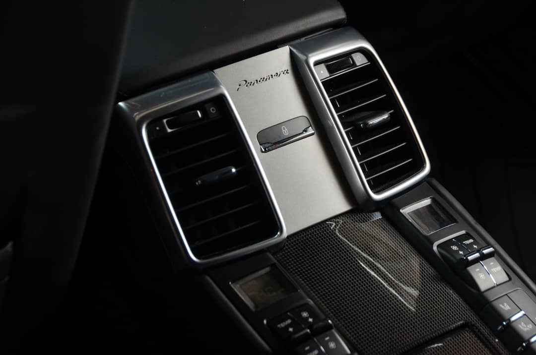 2015 Porsche Panamera GTS — photo 11