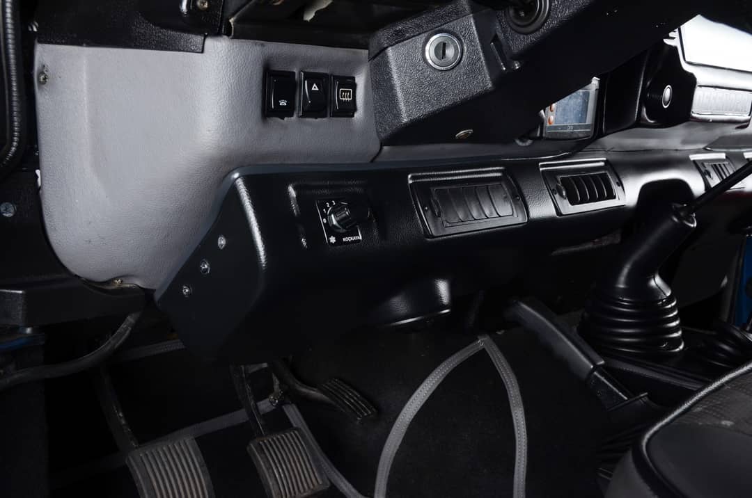 1998 Land Rover Defender — photo 47