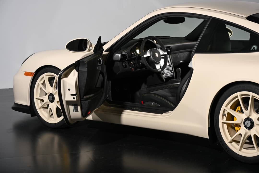 2010 Porsche 911 GT3 — photo 13