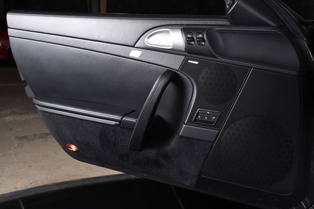 2011 Porsche 911 Turbo S — photo 28