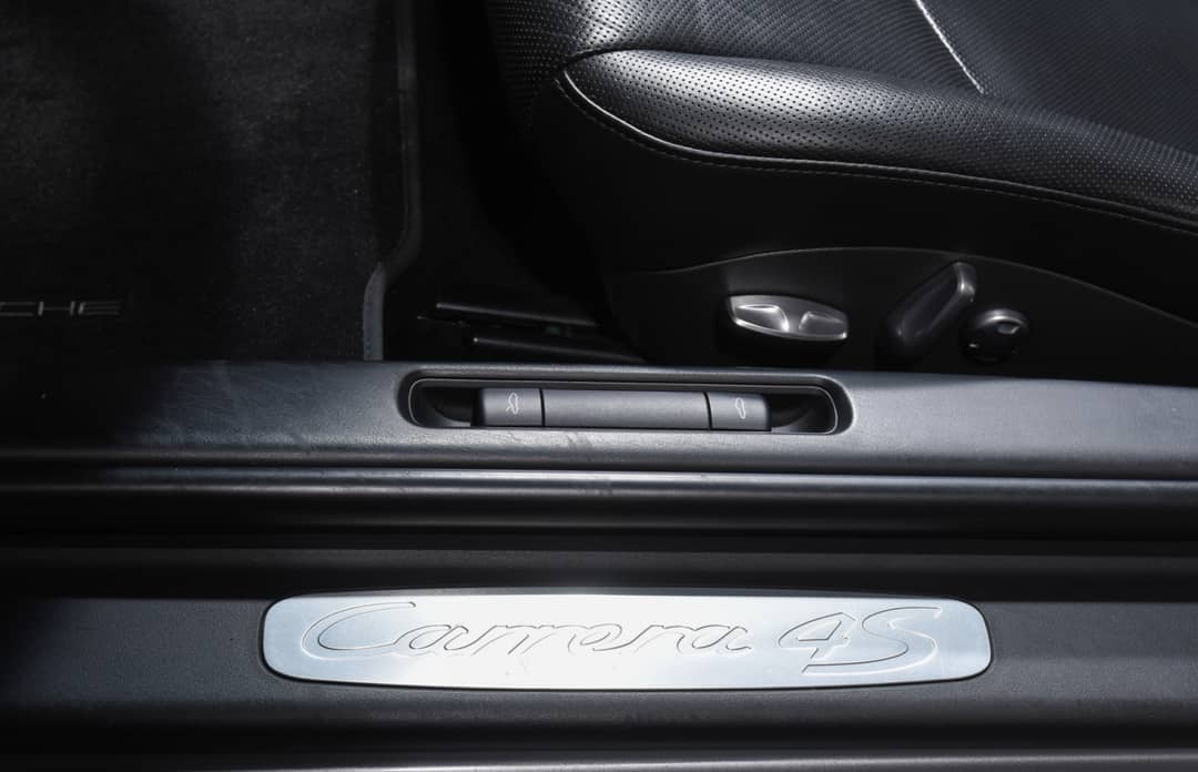2011 Porsche 911 Carrera 4S — photo 19
