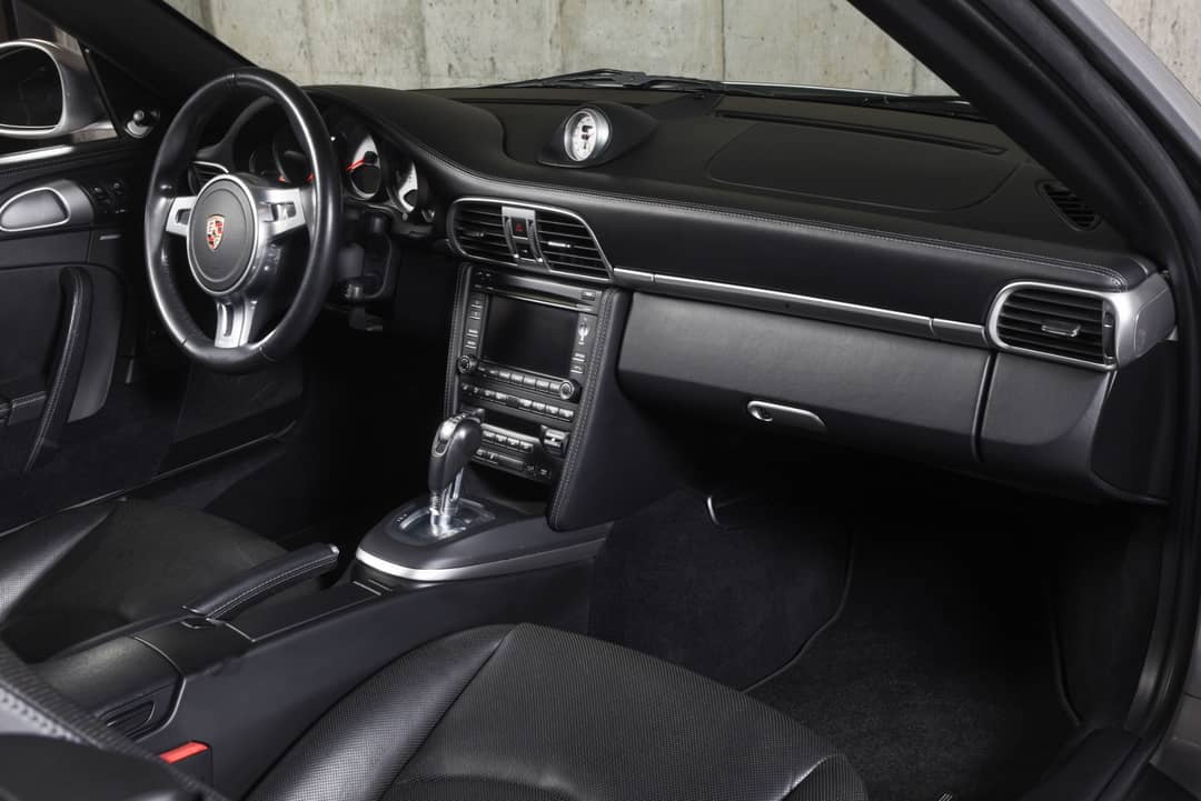 2011 Porsche 911 Carrera 4S — photo 32