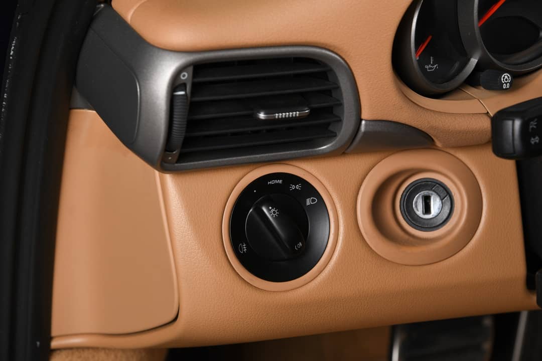 2012 Porsche 911 Carrera 4 — photo 21