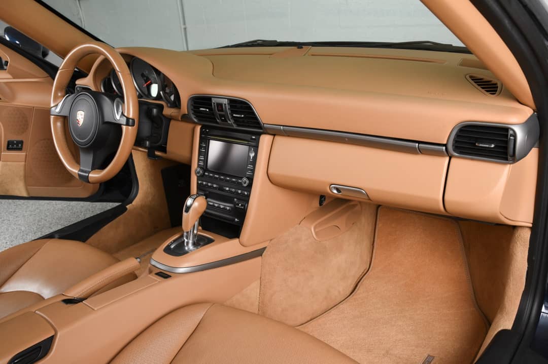 2012 Porsche 911 Carrera 4 — photo 31