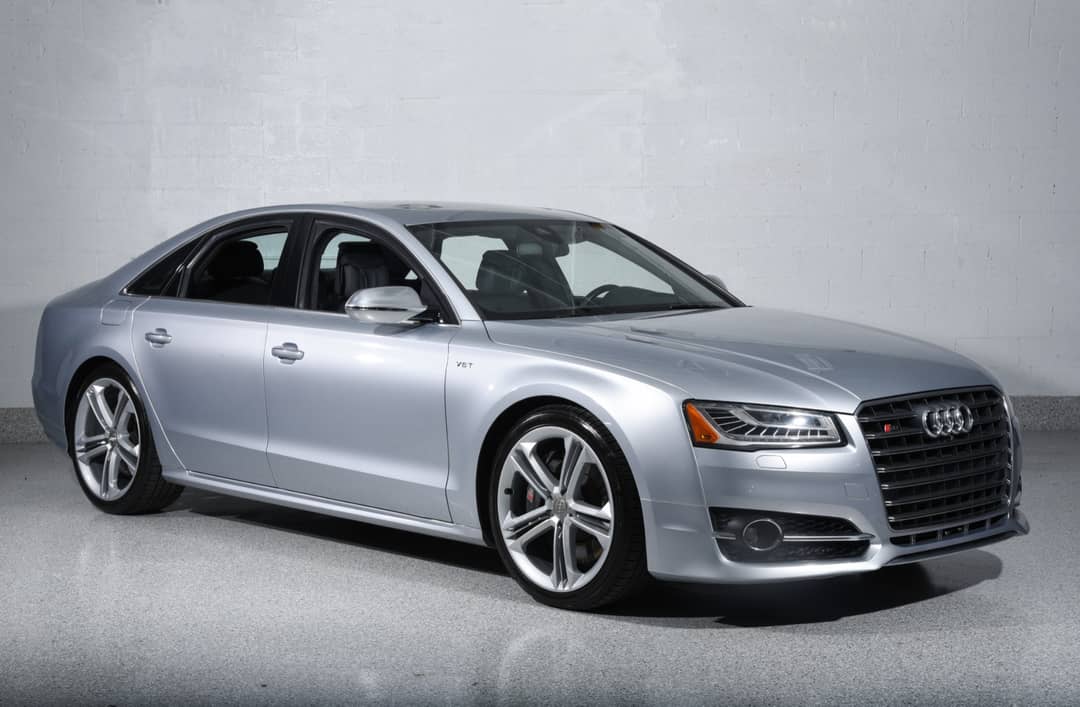 2015 Audi S8 4.0T quattro — photo 2