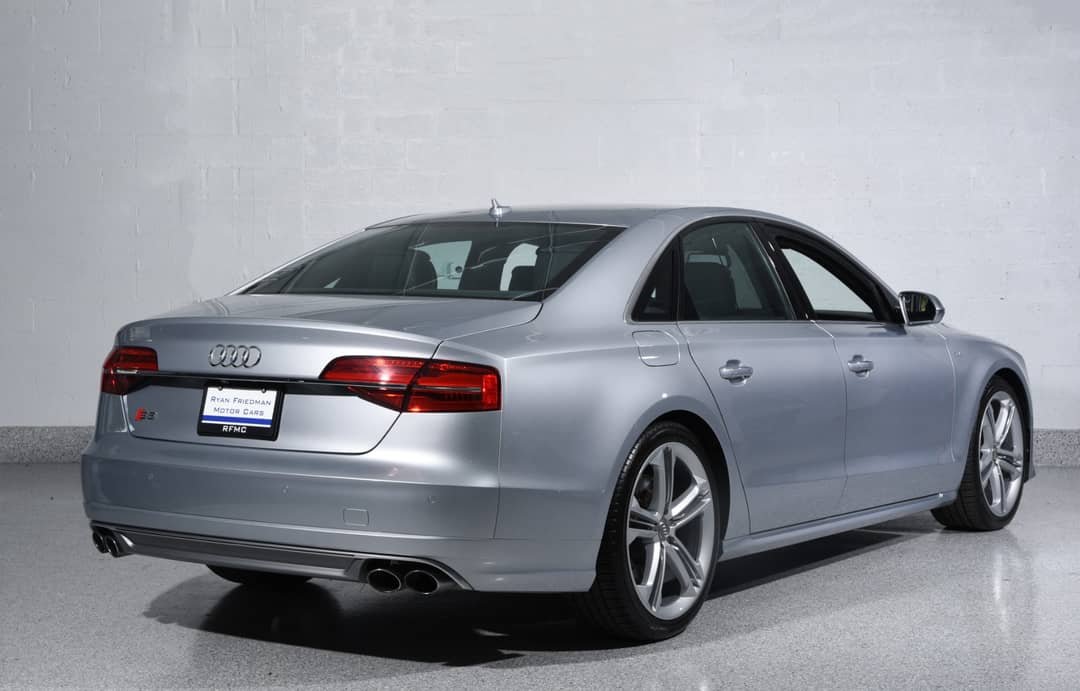2015 Audi S8 4.0T quattro — photo 3