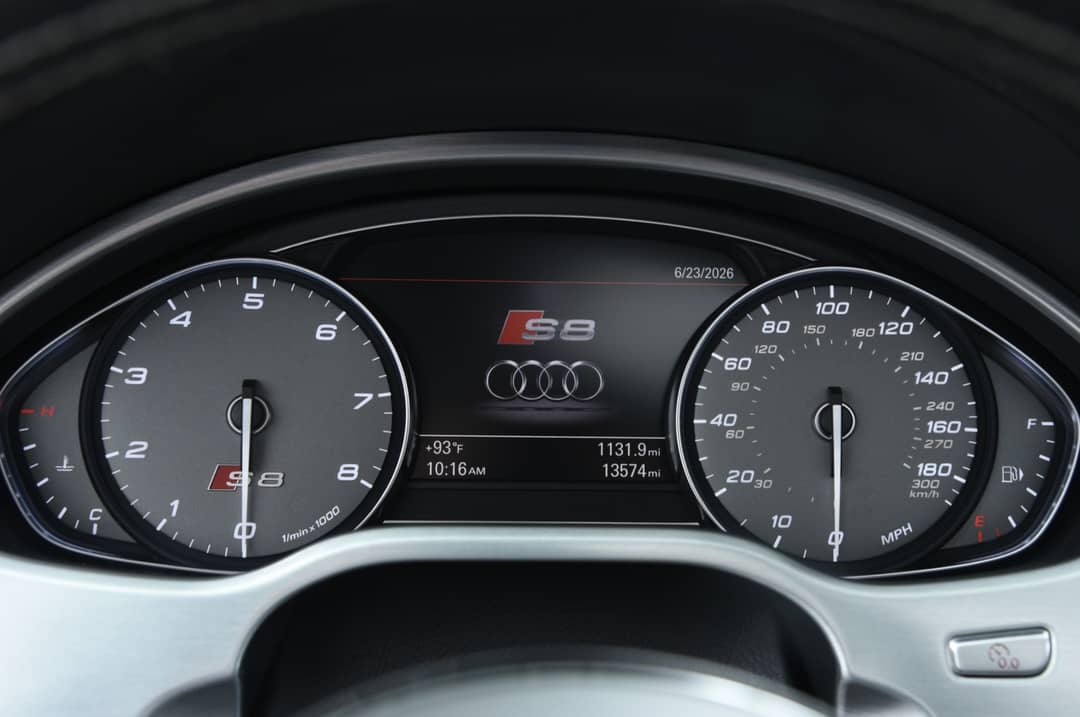 2015 Audi S8 4.0T quattro — photo 6