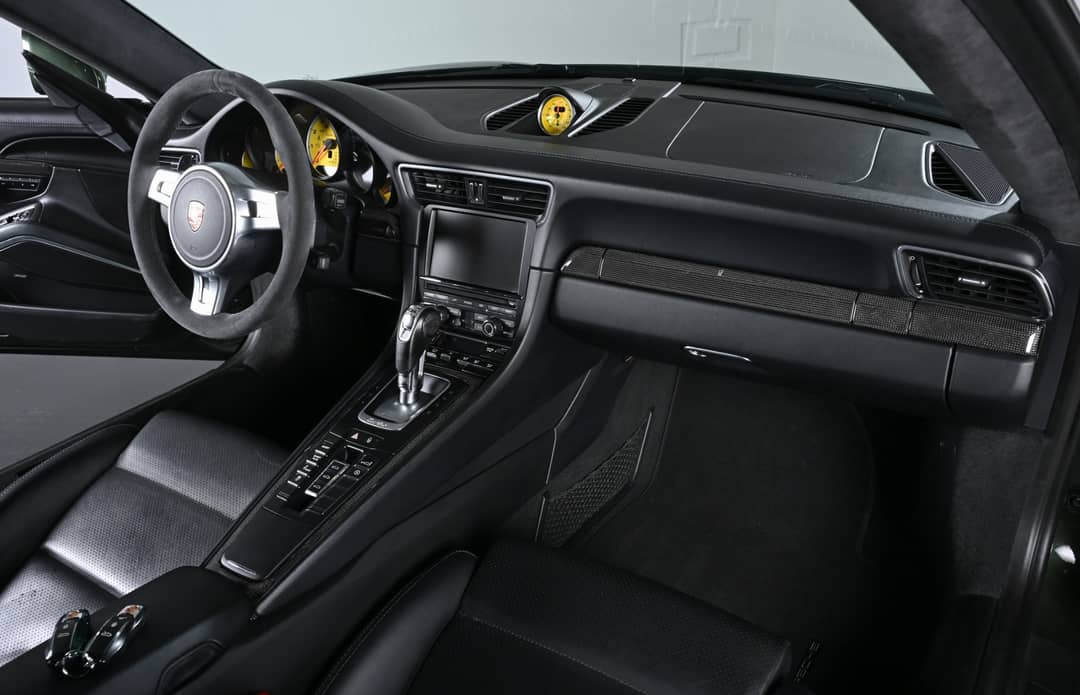 2015 Porsche 911 Turbo S — photo 12