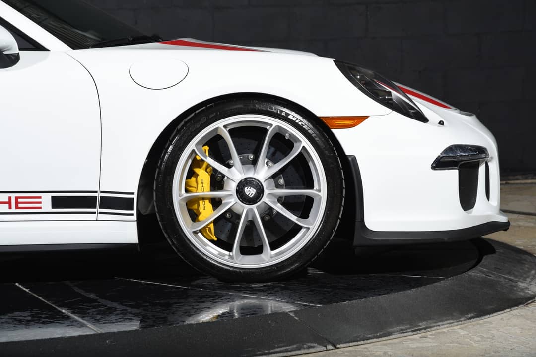 2016 Porsche 911 R — photo 20
