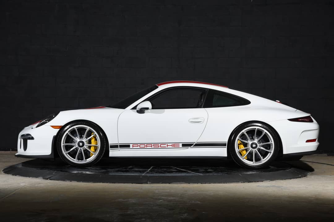2016 Porsche 911 R — photo 24